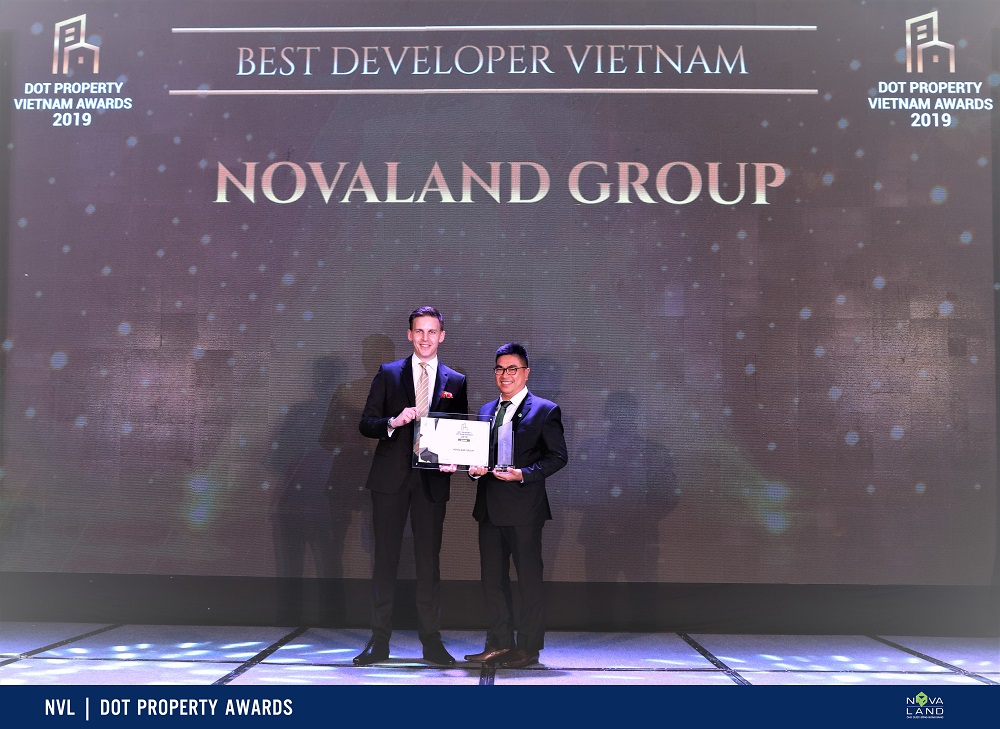 Đại diện Novaland Group nhận giải Best Developer Vietnam tại Dot Property Awards 2019