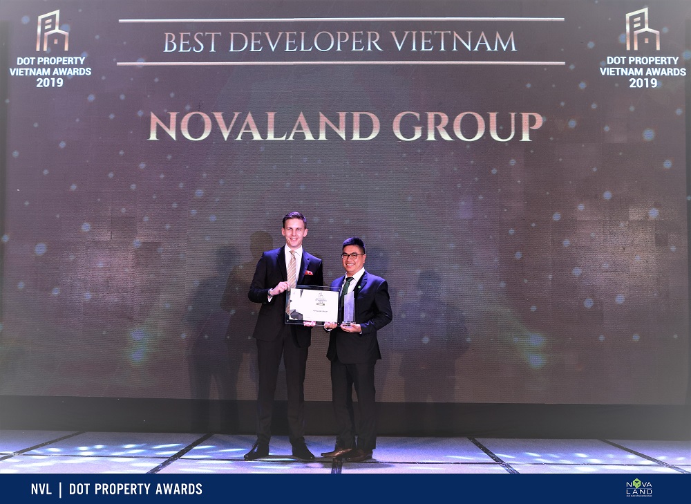 Đại diện Novaland Group nhận giải Best Developer Vietnam tại Dot Property Awards 2019