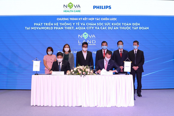 Đại diện Nova Healthcare Group và Philips trong sự kiện ký kết hợp tác chiến lược